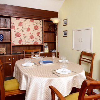 Woodsedge Self Catering cottage has a comfortable dining area.