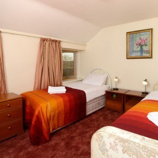 The spacious twin room features an adjustable bed. 