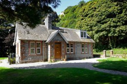 The Lodge self catering cottage has a large enclosed garden.