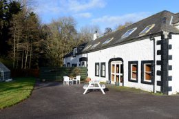 The Mews holiday cottage has un-fenced outside space with furniture.