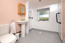 Woodsedge has a modern wetroom with easy access.